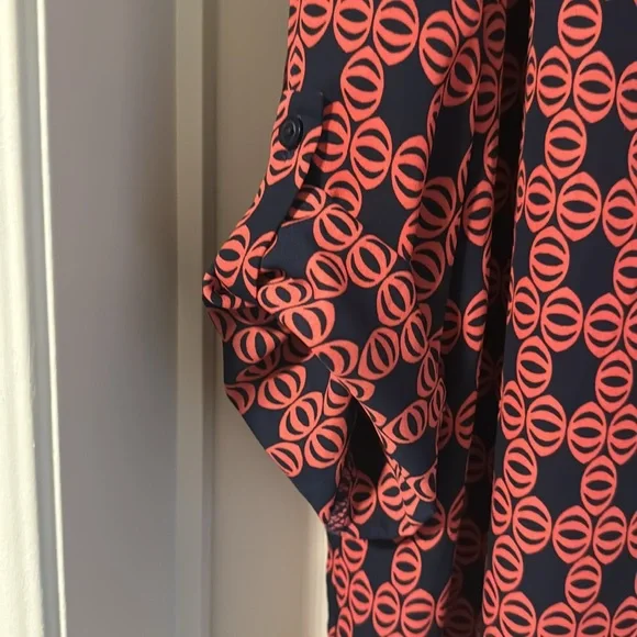 Beautiful Pink Rose 3/4 sleeve v-neck blouse. - Picture 2 of 6